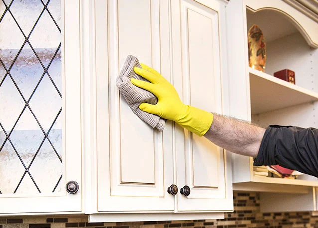 چگونه لکه روغن از روی کابینت پاک کنیم؟