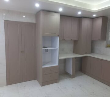 نمونه کار نصب شده کابینت‌های آماده کابینت استوک پیشکاری