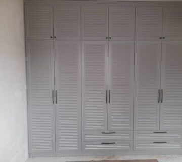 نمونه کار نصب شده کابینت‌های آماده کابینت استوک پیشکاری