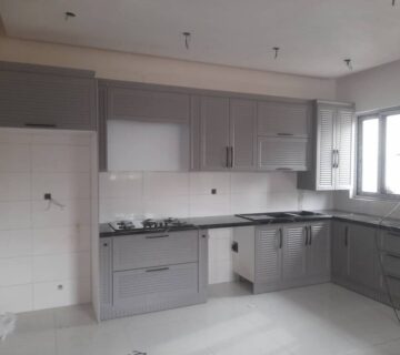 نمونه کار نصب شده کابینت‌های آماده کابینت استوک پیشکاری