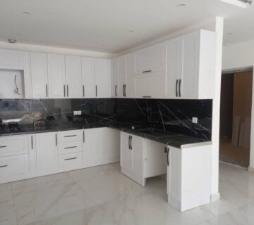 نمونه کار نصب شده کابینت‌های آماده کابینت استوک پیشکاری