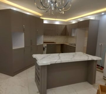 نمونه کار نصب شده کابینت‌های آماده کابینت استوک پیشکاری