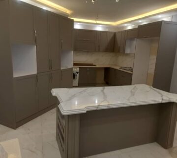 نمونه کار نصب شده کابینت‌های آماده کابینت استوک پیشکاری