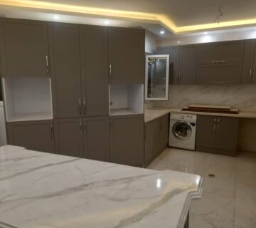 نمونه کار نصب شده کابینت‌های آماده کابینت استوک پیشکاری